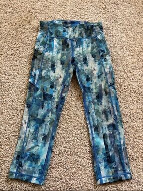 lululemon athletica Blue & Green Abstract Print Capri Leggings